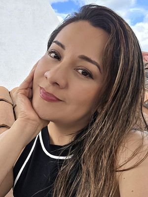 Claudia, 40