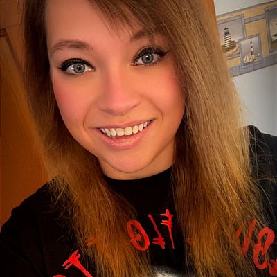 Ashley, 27