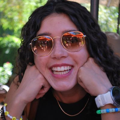 Maria Jose, 23