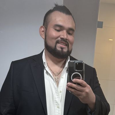 Carlos, 29
