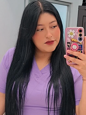 Gabriela, 27