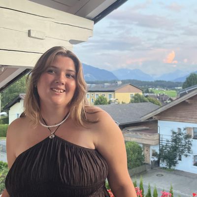 Emma, 21