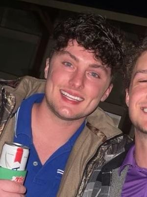 Ian, 28