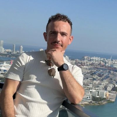 Carlo, 32