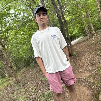 Ernesto, 28