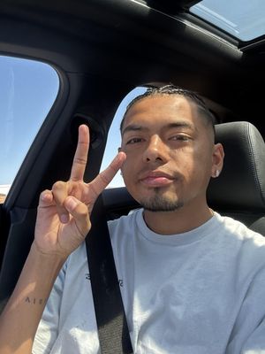 Alex, 25