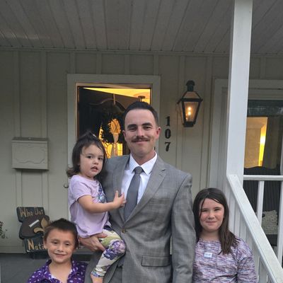 Chris, 32