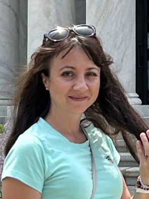 Ana, 43