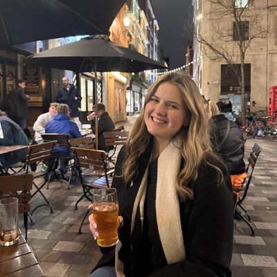 Maddie, 25