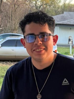 Luis, 22