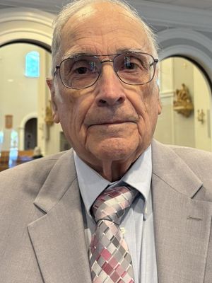 Tom, 80