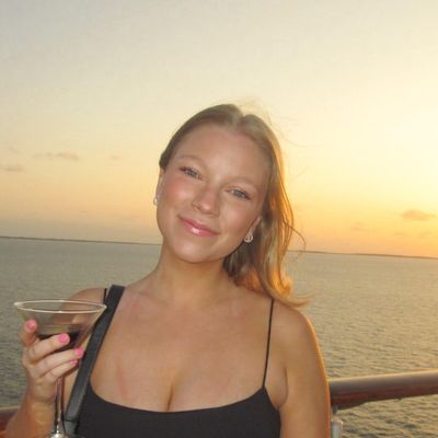 Elisabeth, 24