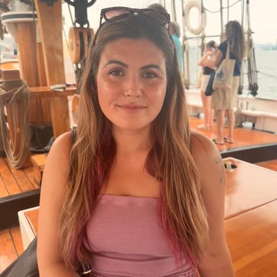 Julie, 29