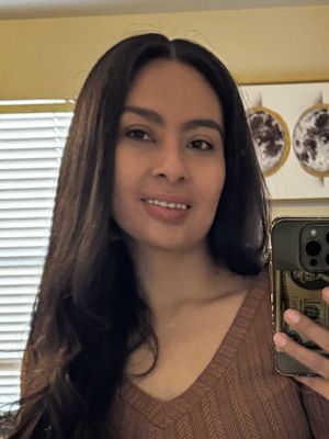 Yoani, 27