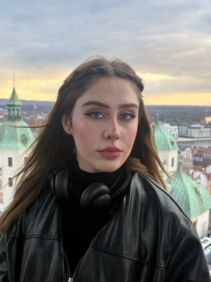 Mary Kate, 22