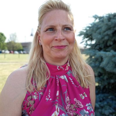 Veronica, 53