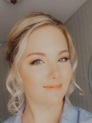 Shayna, 42