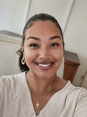 Gabrielle, 25