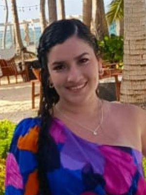 Yadira, 35