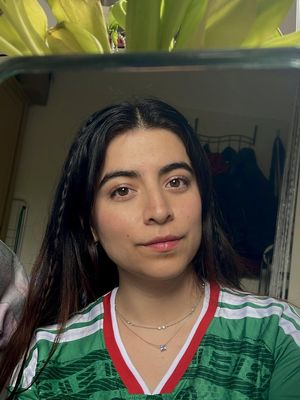 Anna Ximena, 24