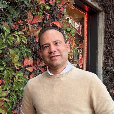 Jorge L, 39