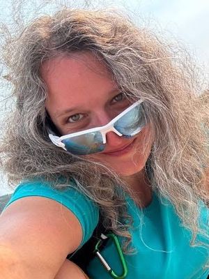 Elisabeth, 43