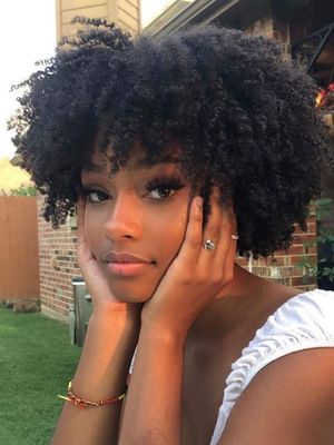 Clara, 23