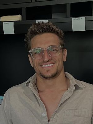 Roman, 28