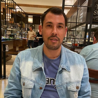 Carlos, 37