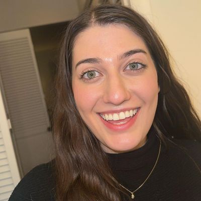 Sarah, 28