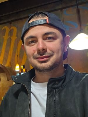 Miguel, 28