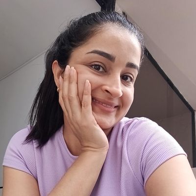 Veronica, 33