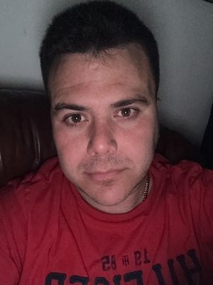 Eduardo, 28