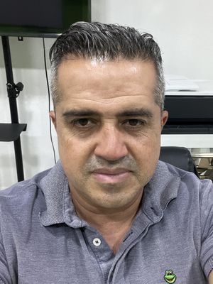 Eduardo, 48