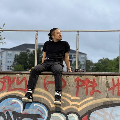 Chris, 32