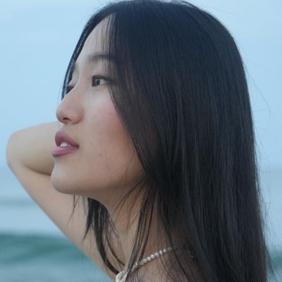 Sarah, 23