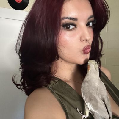 Isabella, 22