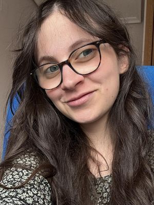 Eva, 24