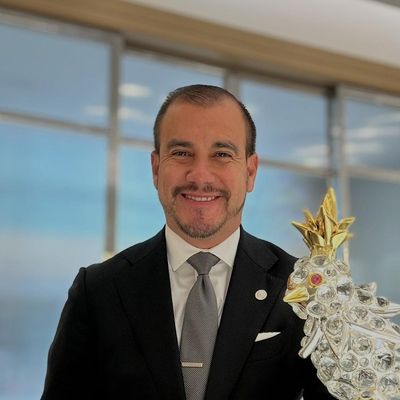Victor, 40