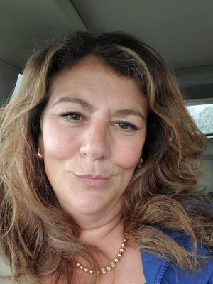 Melanie, 54