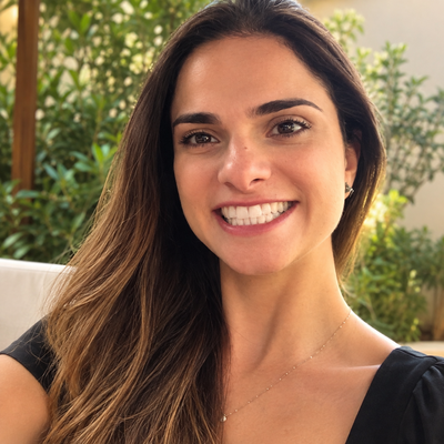 Daniela, 43