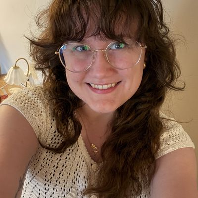 Emily, 25