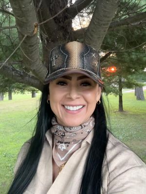 Eliana, 44