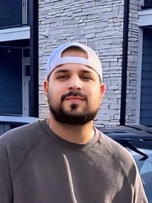 Luis, 31
