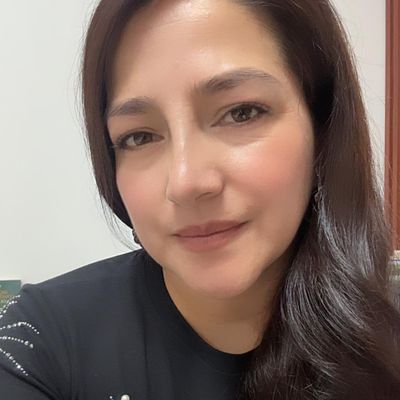 Veronica, 41