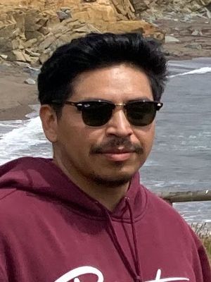 Tomas, 32