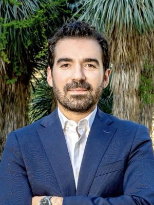 Mauricio, 37