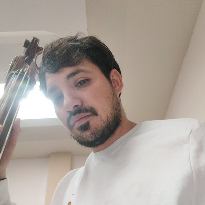 Carlos, 32