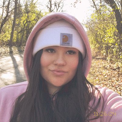 Maggie, 24