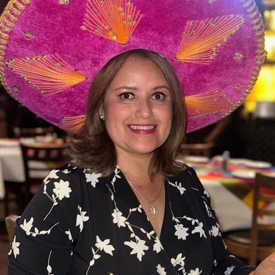 Sandra, 55